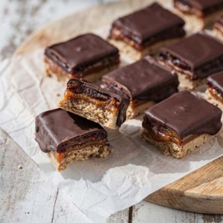 Healthy Twix Bars (vegan & gluten-free!)