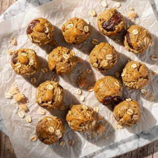 Healthy Chickpea Cookie Dough Bites (vegan!)