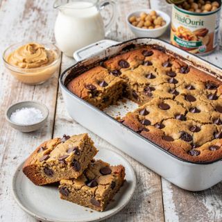 Chocolate Chip Peanut Butter Blondies (vegan, gluten-free)