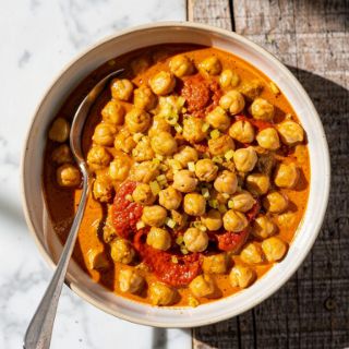 One Pan Thai-Inspired Curry Chickpeas (easy dinner!)